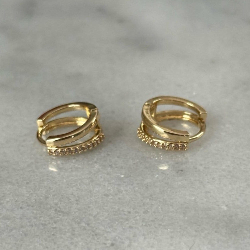Gold Crystal Double Hoop Split Huggie Earrings
Brand New - Picture 5 of 5